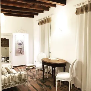 Apartment Del Vicolo, Rome